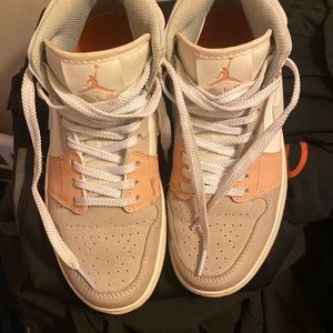 CUSTOM WOMENS MID NIKE AIR JORDAN SIZE 8